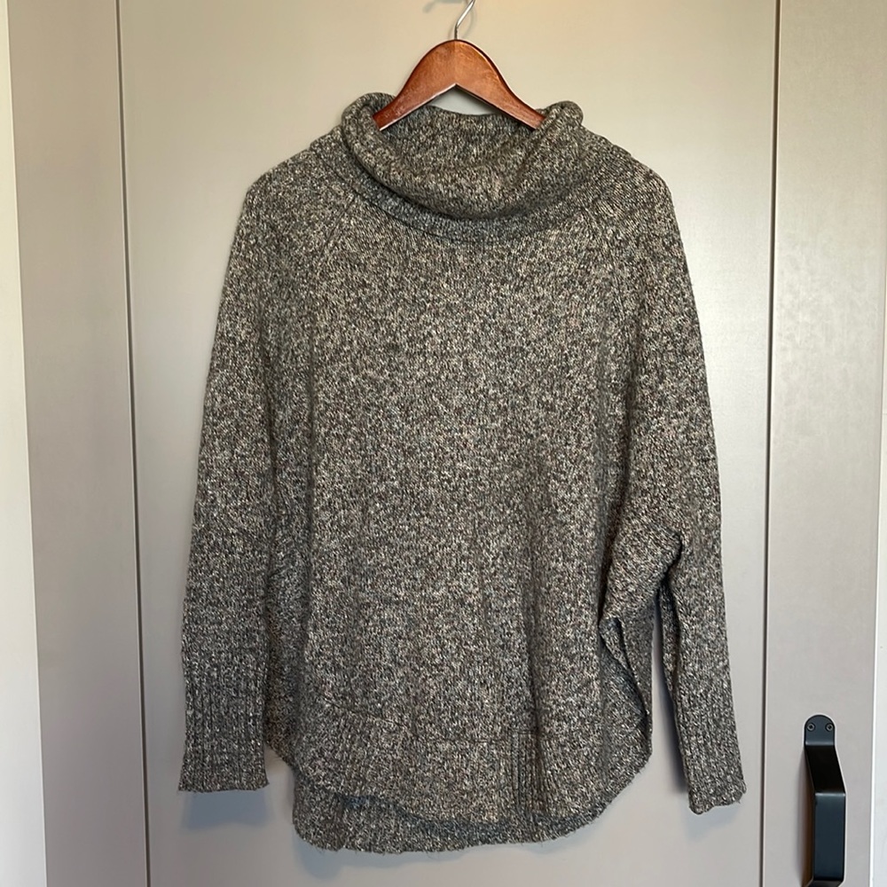Brown Lea & Nicole Cap Sweater size Medium